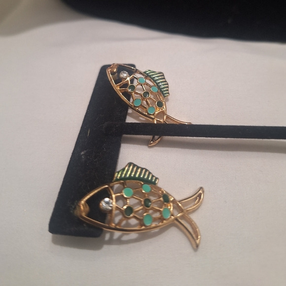 Fish Earrings With Rhinestone Goldtone - Picture 3 of 3